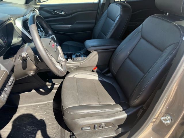 GMC Acadia Vehicle Full-screen Gallery Image 12