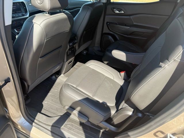 GMC Acadia Vehicle Full-screen Gallery Image 15