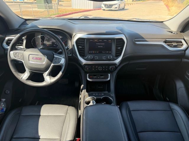 GMC Acadia Vehicle Full-screen Gallery Image 18