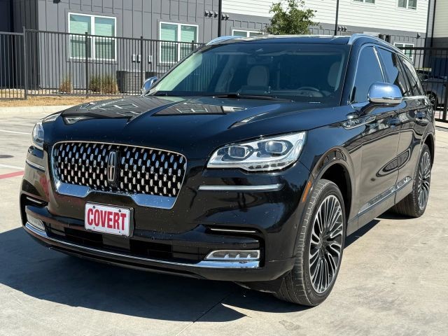 Lincoln Aviator Vehicle Full-screen Gallery Image 02