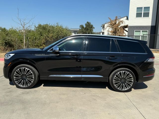 Lincoln Aviator Vehicle Full-screen Gallery Image 03