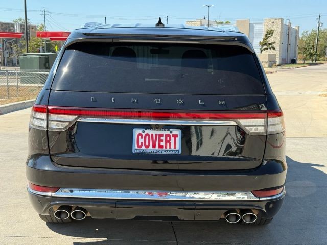 Lincoln Aviator Vehicle Full-screen Gallery Image 05