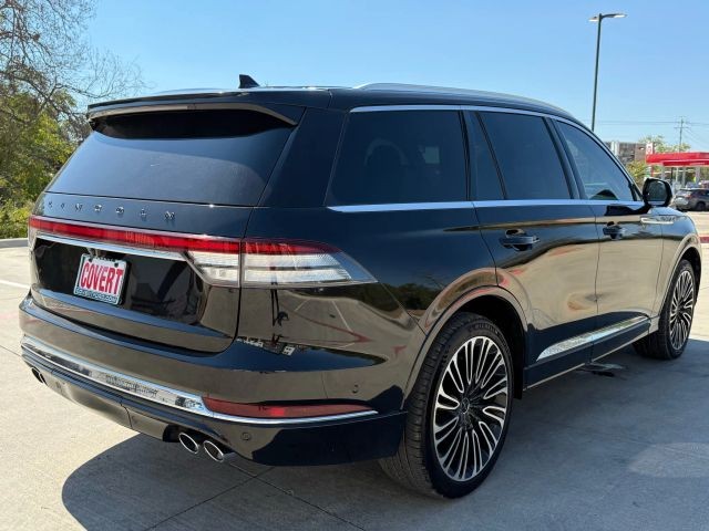 Lincoln Aviator Vehicle Full-screen Gallery Image 06