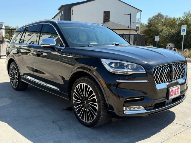 Lincoln Aviator Vehicle Full-screen Gallery Image 08