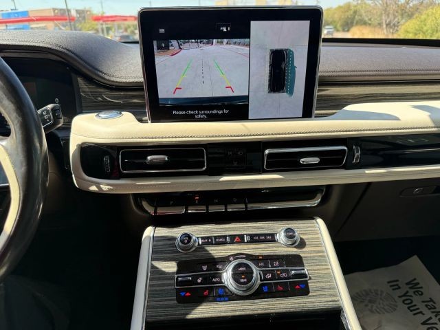 Lincoln Aviator Vehicle Full-screen Gallery Image 14