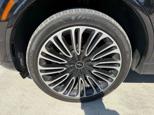 Lincoln Aviator Vehicle Full-screen Gallery Image 23