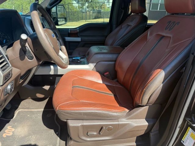 Ford F-150 Vehicle Full-screen Gallery Image 12