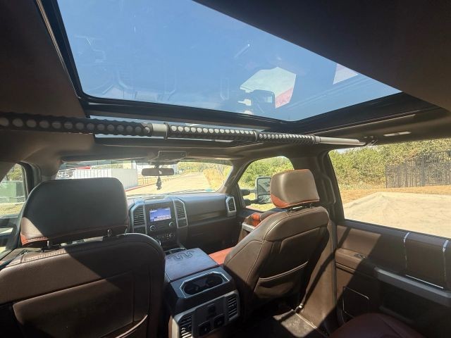 Ford F-150 Vehicle Full-screen Gallery Image 19