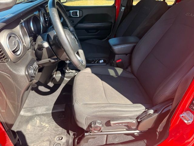 Jeep Wrangler Vehicle Full-screen Gallery Image 12