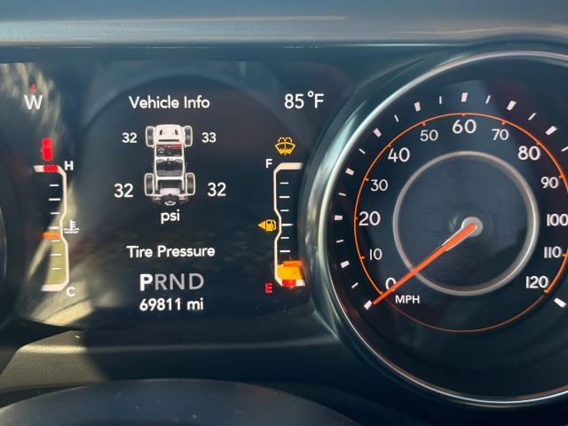 Jeep Wrangler Vehicle Full-screen Gallery Image 13