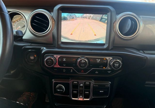 Jeep Wrangler Vehicle Full-screen Gallery Image 14