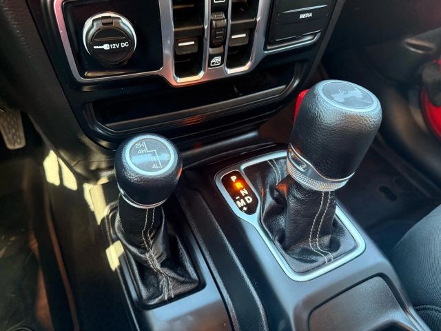 Jeep Wrangler Vehicle Full-screen Gallery Image 15