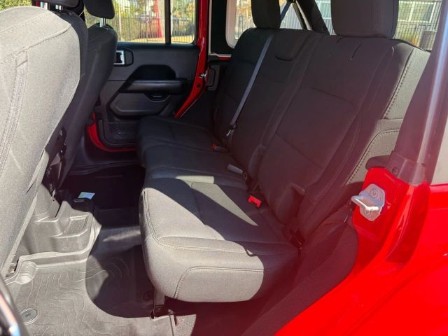 Jeep Wrangler Vehicle Full-screen Gallery Image 18