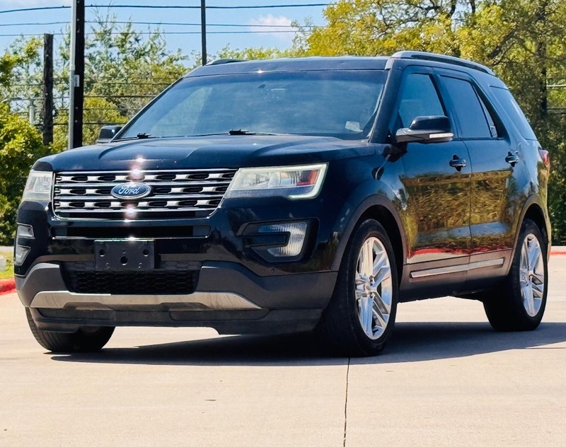 Ford Explorer Vehicle Full-screen Gallery Image 02