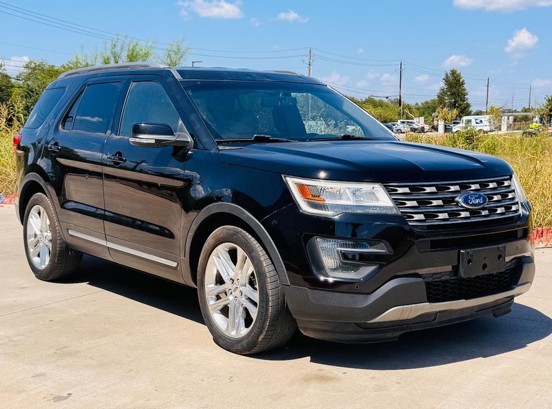 Ford Explorer Vehicle Full-screen Gallery Image 08