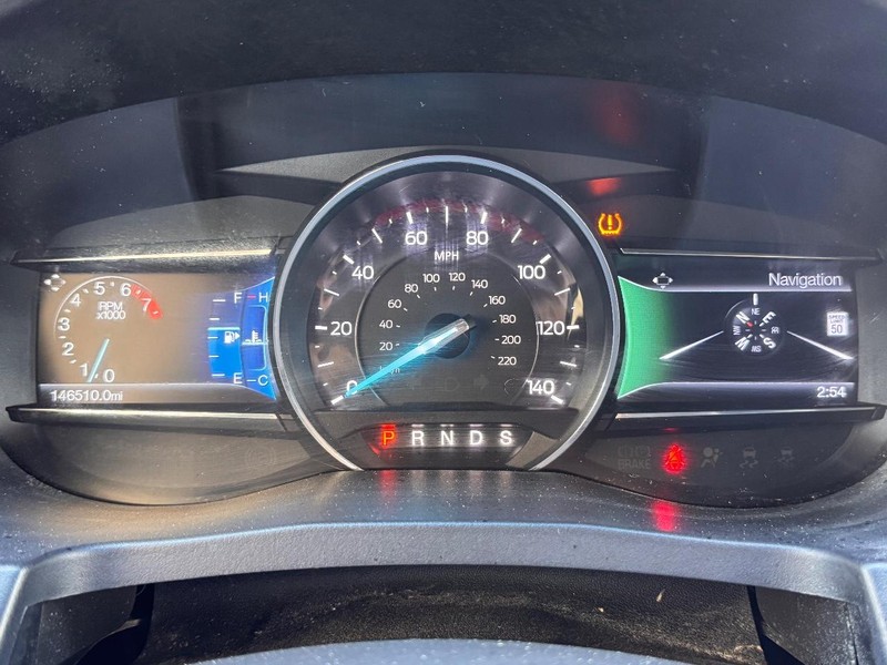 Ford Explorer Vehicle Full-screen Gallery Image 17