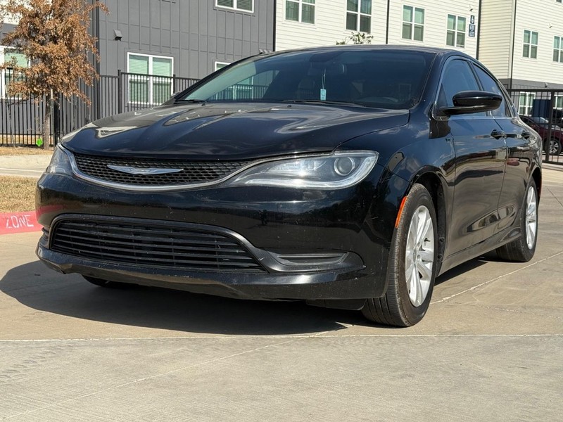 Chrysler 200 Vehicle Full-screen Gallery Image 02