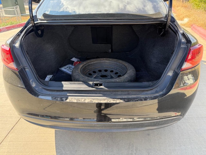 Chrysler 200 Vehicle Full-screen Gallery Image 19