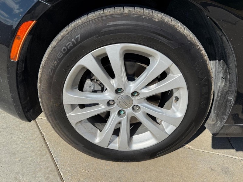 Chrysler 200 Vehicle Full-screen Gallery Image 20