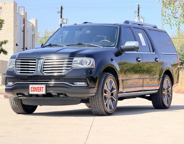 Lincoln Navigator Vehicle Full-screen Gallery Image 02