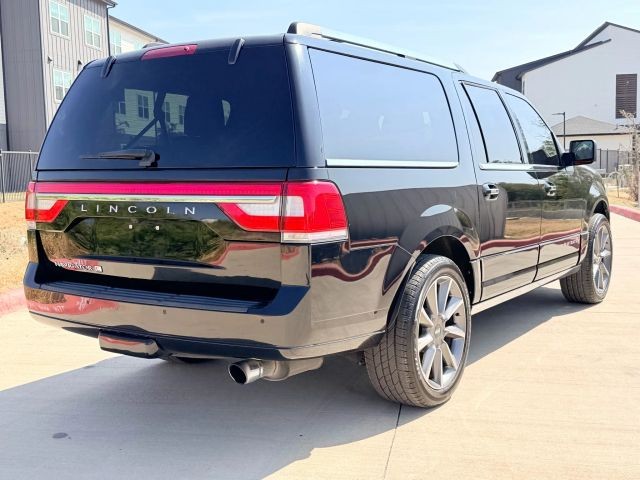 Lincoln Navigator Vehicle Full-screen Gallery Image 06