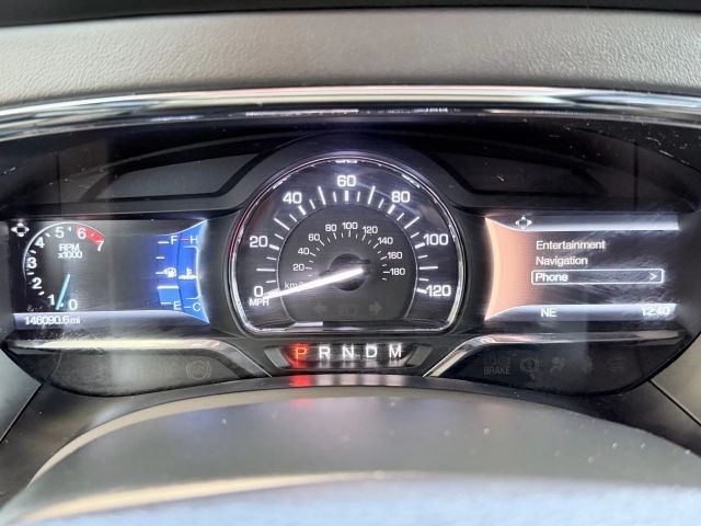 Lincoln Navigator Vehicle Full-screen Gallery Image 21