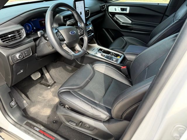 Ford Explorer Vehicle Full-screen Gallery Image 11