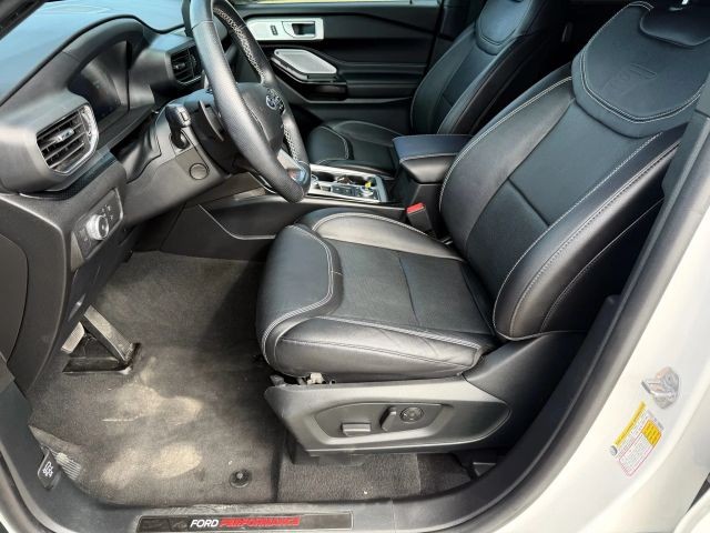 Ford Explorer Vehicle Full-screen Gallery Image 12