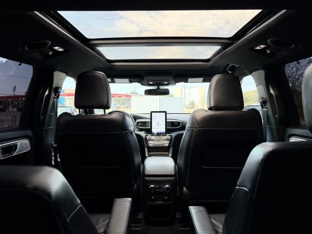 Ford Explorer Vehicle Full-screen Gallery Image 20