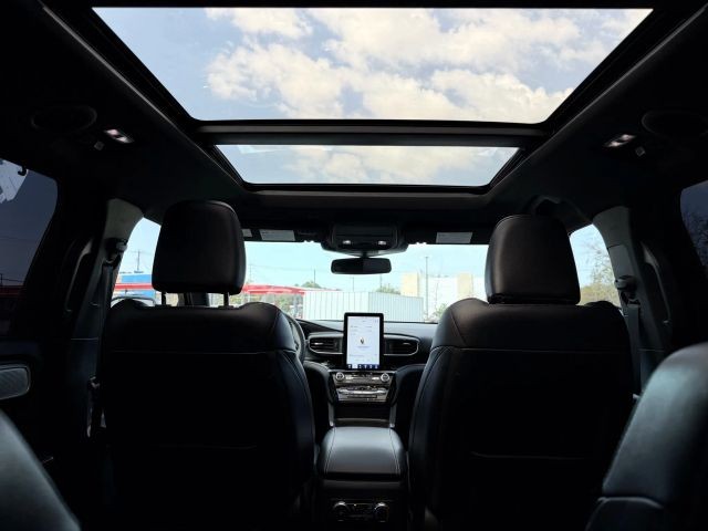 Ford Explorer Vehicle Full-screen Gallery Image 21