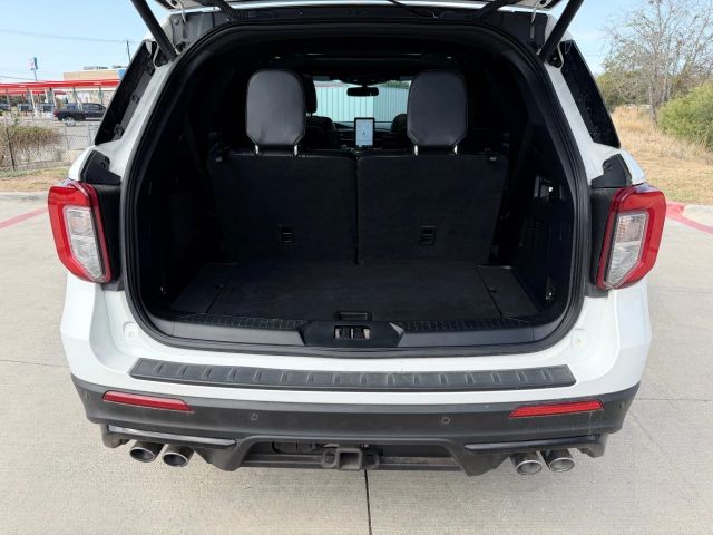 Ford Explorer Vehicle Full-screen Gallery Image 23