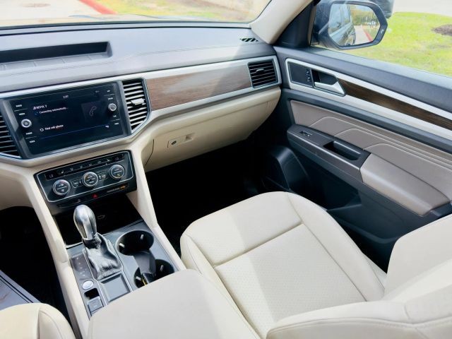 Volkswagen Atlas Vehicle Full-screen Gallery Image 10