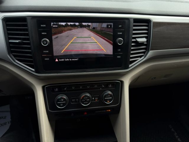 Volkswagen Atlas Vehicle Full-screen Gallery Image 11