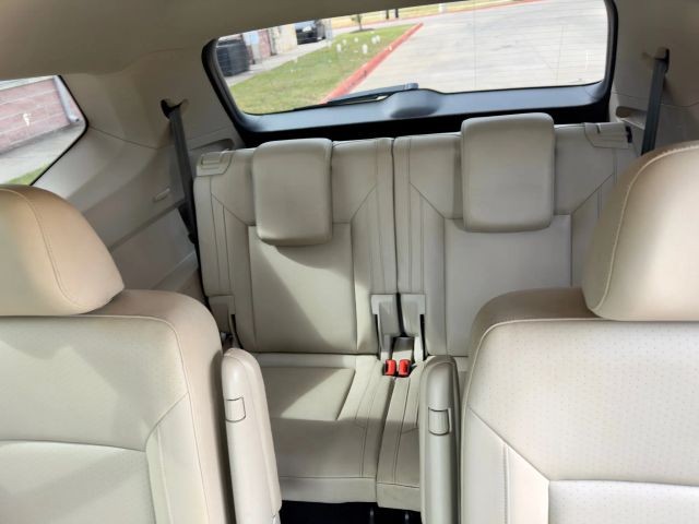 Volkswagen Atlas Vehicle Full-screen Gallery Image 13