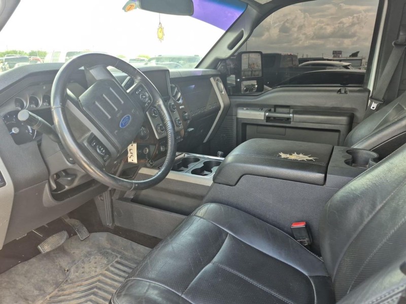 Ford Super Duty F-250 SRW Vehicle Full-screen Gallery Image 03
