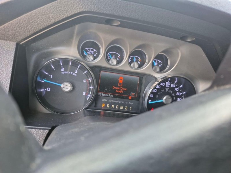Ford Super Duty F-250 SRW Vehicle Full-screen Gallery Image 04