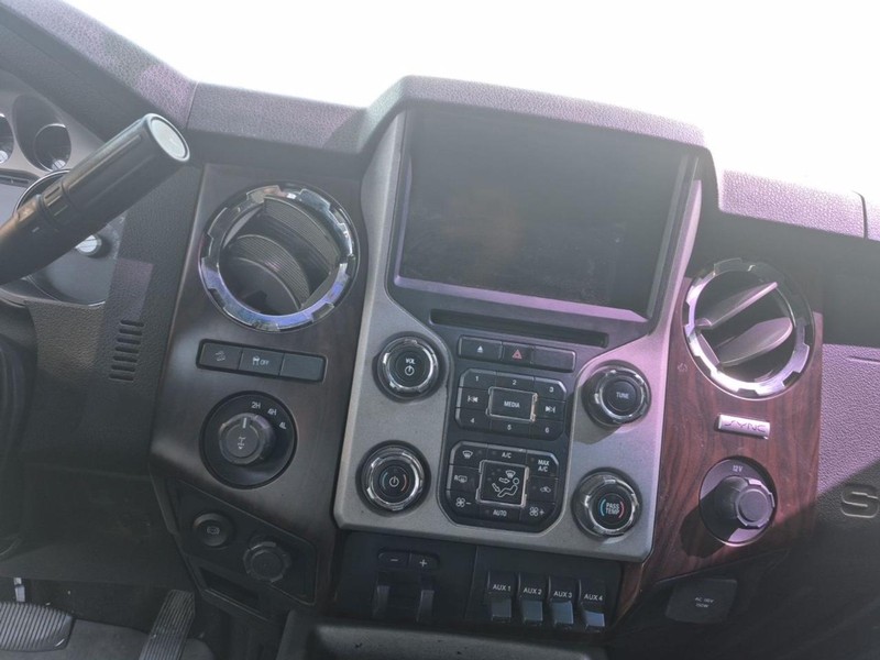 Ford Super Duty F-250 SRW Vehicle Full-screen Gallery Image 06