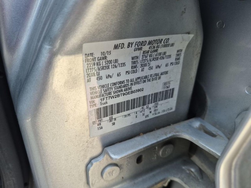 Ford Super Duty F-250 SRW Vehicle Full-screen Gallery Image 09