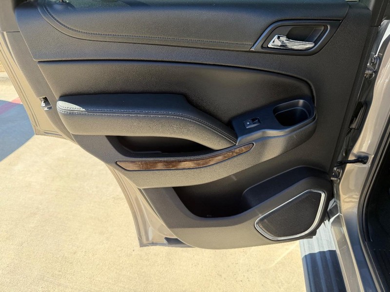 Chevrolet Tahoe Vehicle Full-screen Gallery Image 15