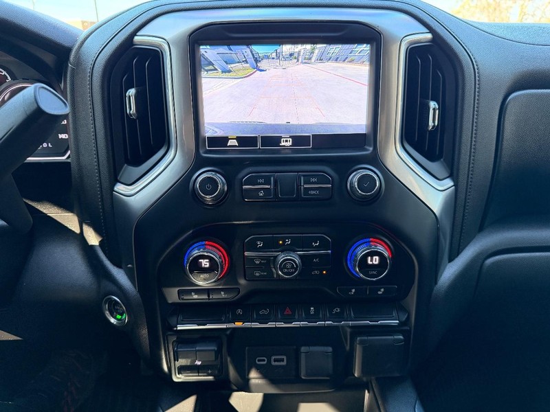 Chevrolet Silverado 1500 Vehicle Full-screen Gallery Image 14