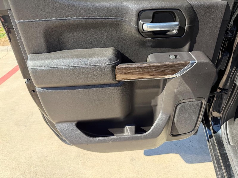 Chevrolet Silverado 1500 Vehicle Full-screen Gallery Image 15