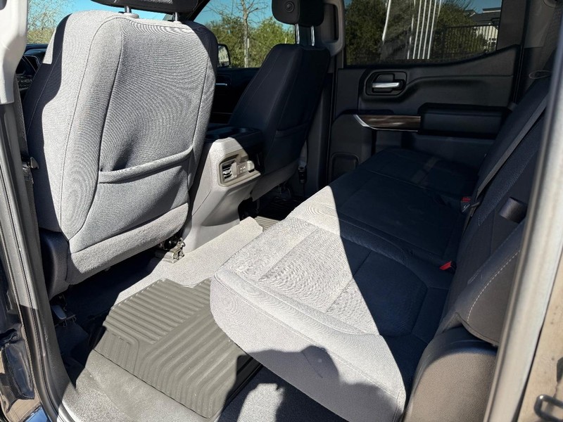 Chevrolet Silverado 1500 Vehicle Full-screen Gallery Image 16