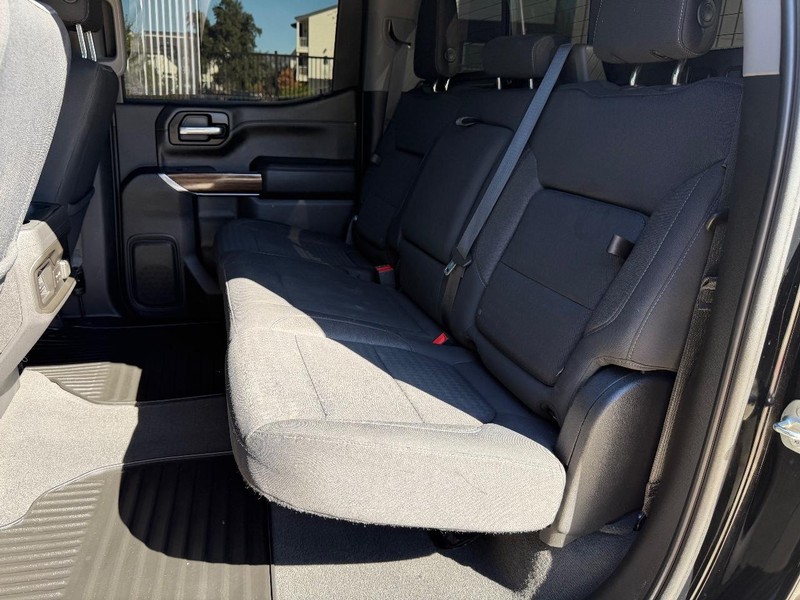 Chevrolet Silverado 1500 Vehicle Full-screen Gallery Image 17