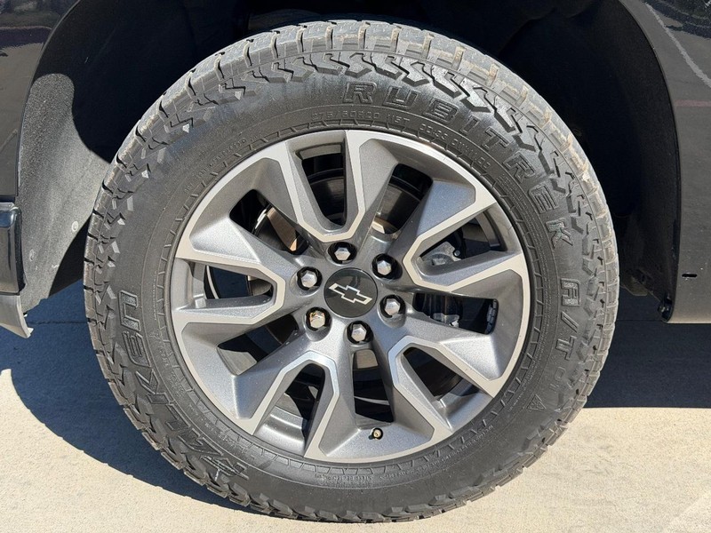 Chevrolet Silverado 1500 Vehicle Full-screen Gallery Image 22