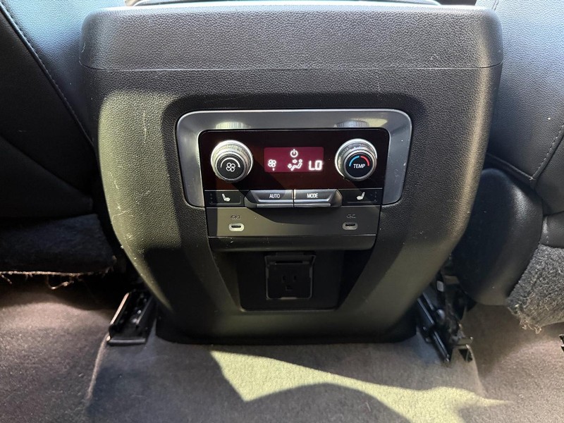 Chevrolet Tahoe Vehicle Full-screen Gallery Image 18