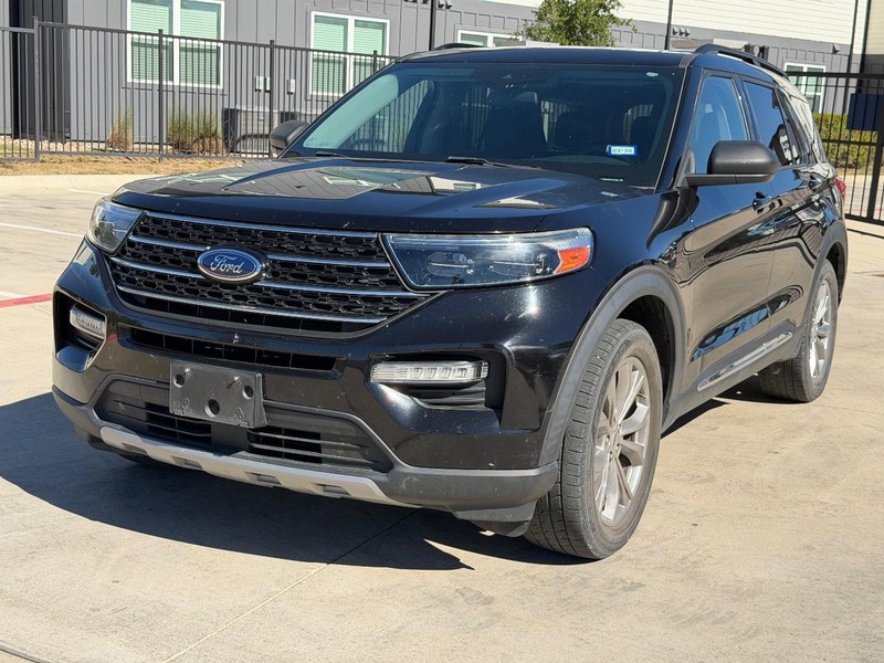 Ford Explorer Vehicle Full-screen Gallery Image 02