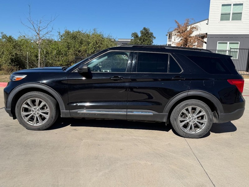 Ford Explorer Vehicle Full-screen Gallery Image 03