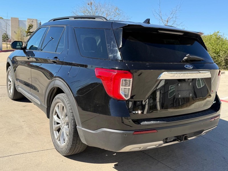 Ford Explorer Vehicle Full-screen Gallery Image 04