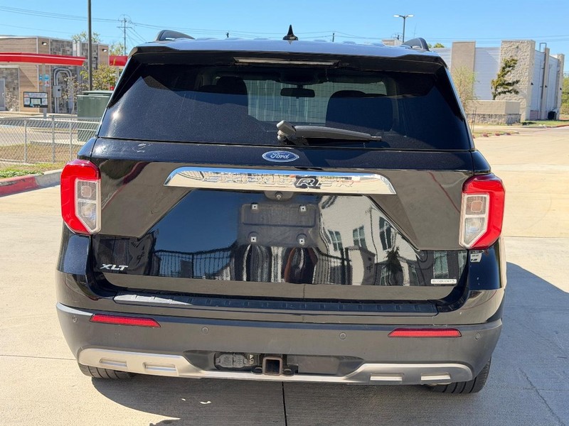 Ford Explorer Vehicle Full-screen Gallery Image 05