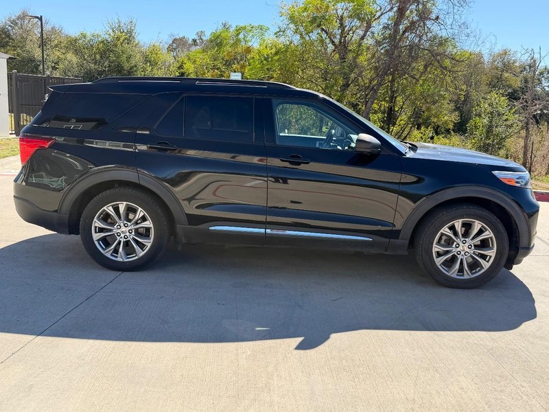 Ford Explorer Vehicle Full-screen Gallery Image 07